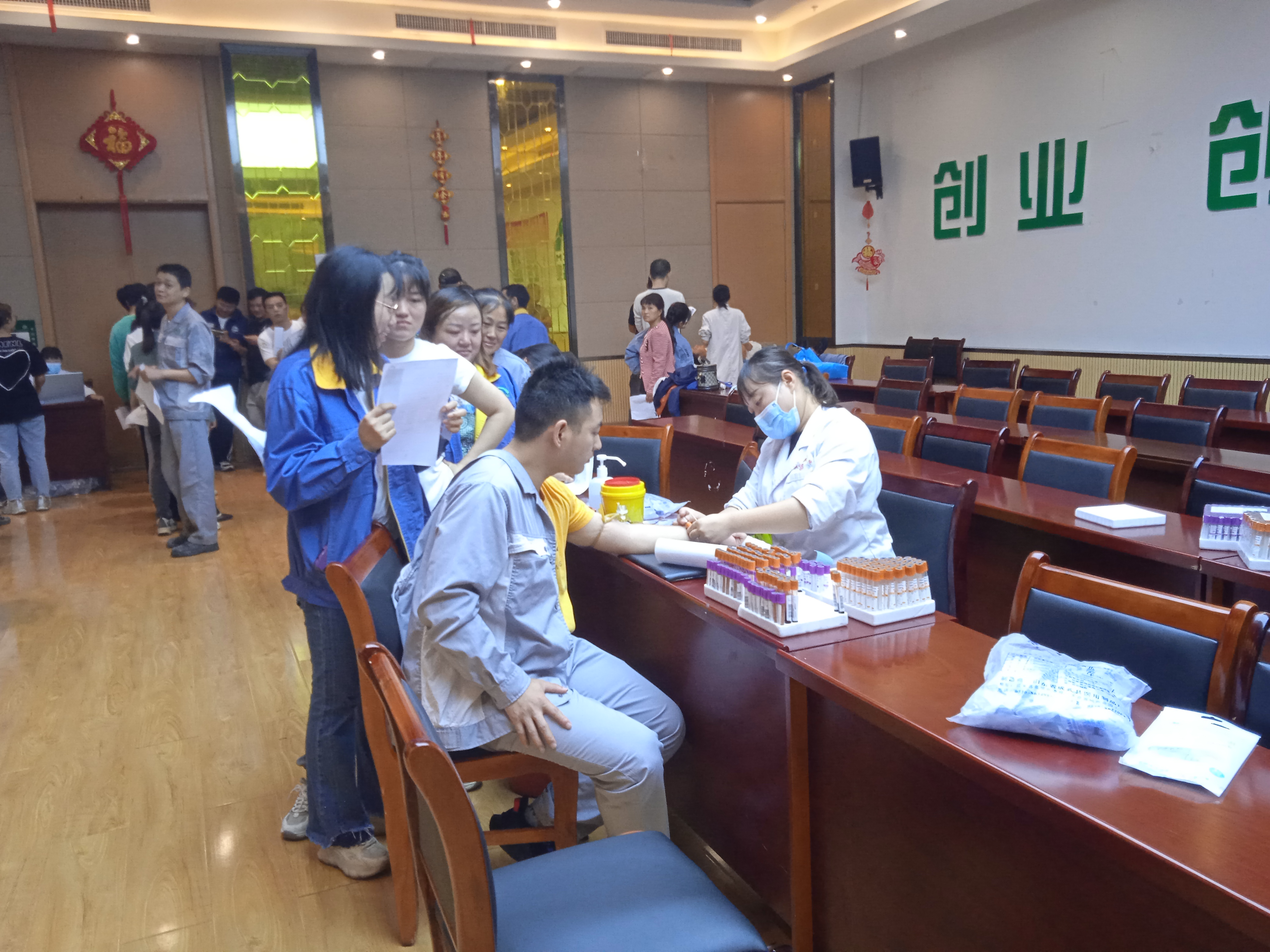 能礦錳業(yè)：為38名女工篩查“兩癌”、443名職工進行職業(yè)健康體檢