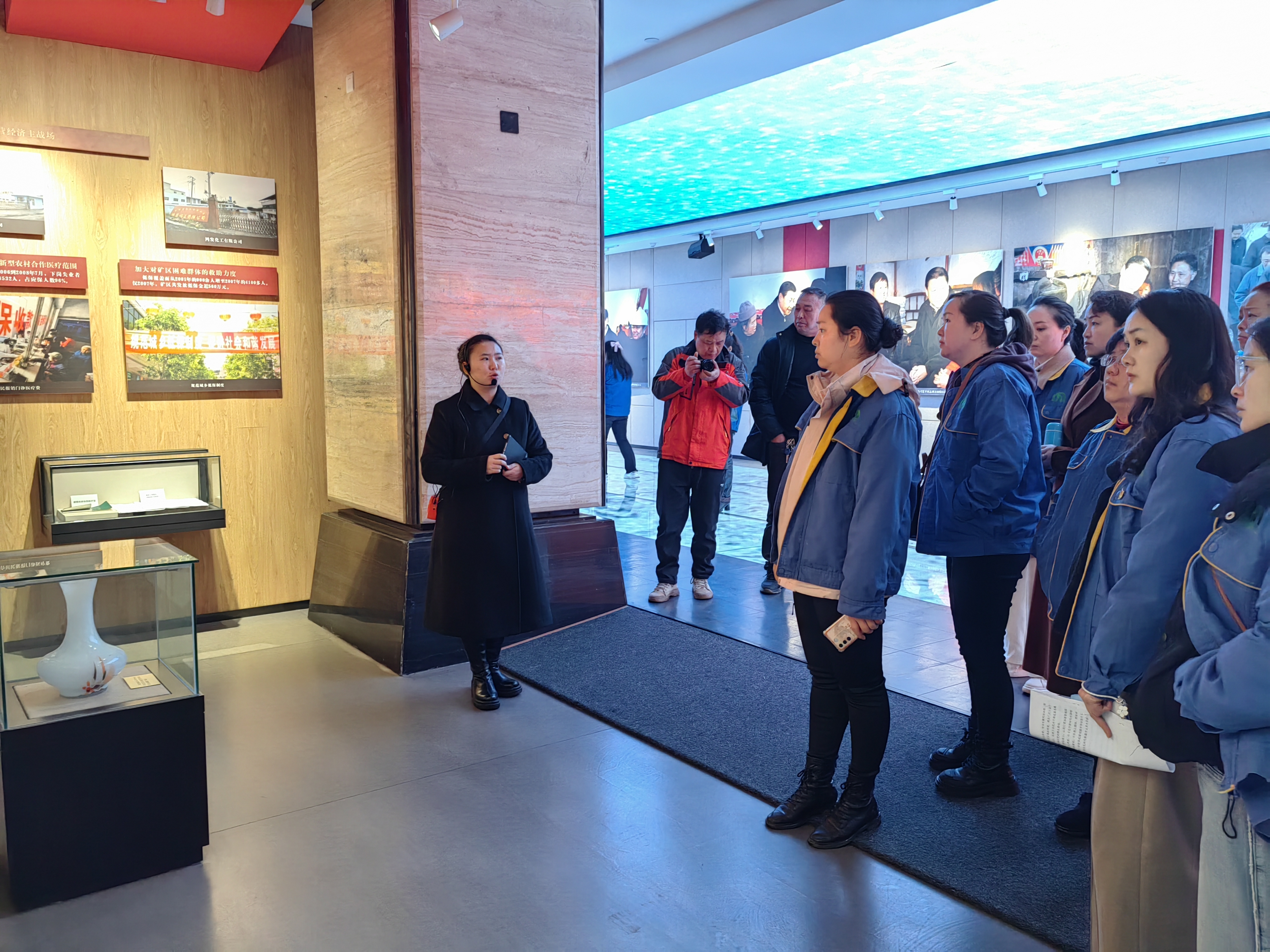 能礦錳業到朱砂古鎮開展三八節“奮進新征程，建功新時代”暨團委“學雷鋒，樹新風”志愿者服務系列活動